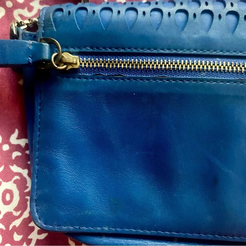 Stuart Weitzman Blue Premium Leather Silver Box Chain Crossbody Bag